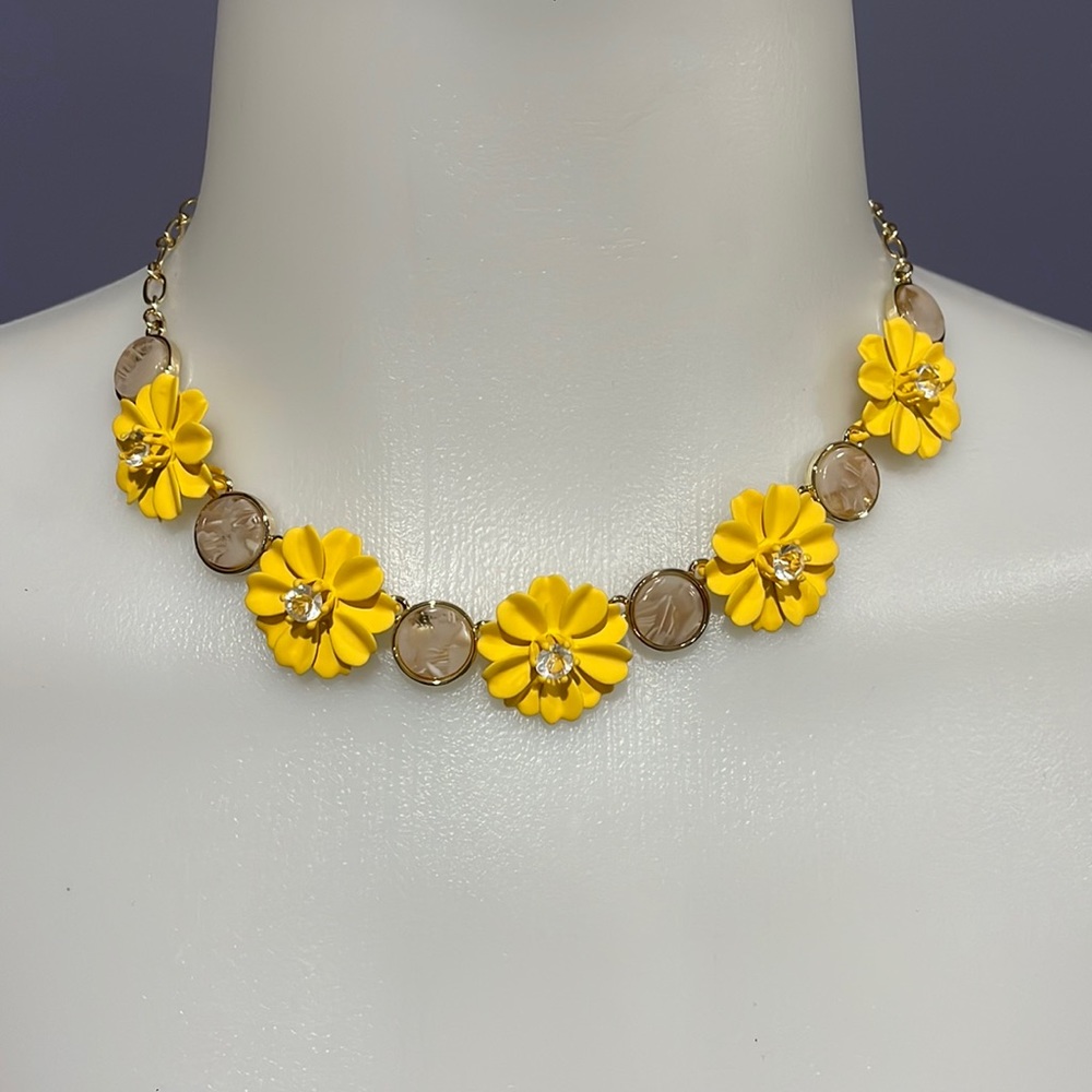 Ann Taylor factory yellow flower necklace